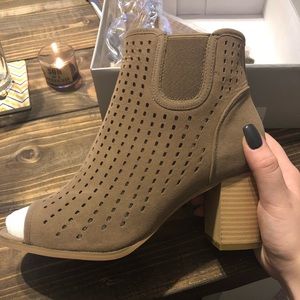 Women’s booties size 7.5